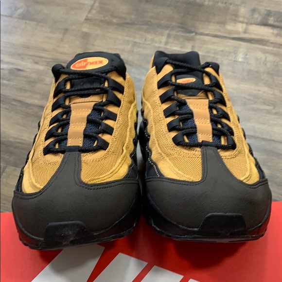 NIKE AIR MAX 95 ESSENTIAL men’s running shoes - Picture 15 of 16